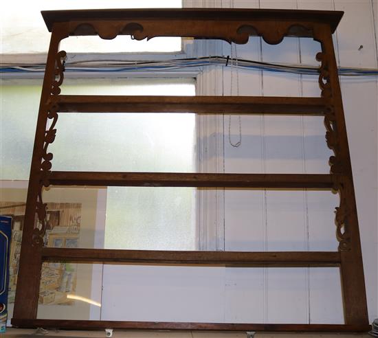 Oak open plate rack and a collection of blue and white plates (10)